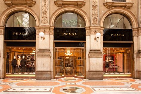 negozio prada milano